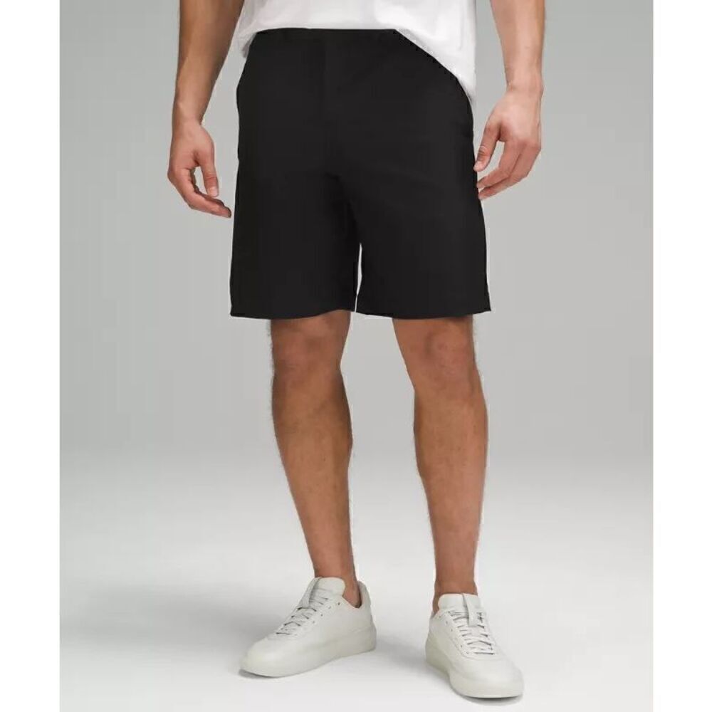 Lululemon Relaxed Fit Twill short 9” size 32